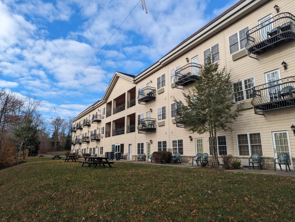 The Willowbrook Golf Hotel At Split Rock Lake Harmony Exterior foto